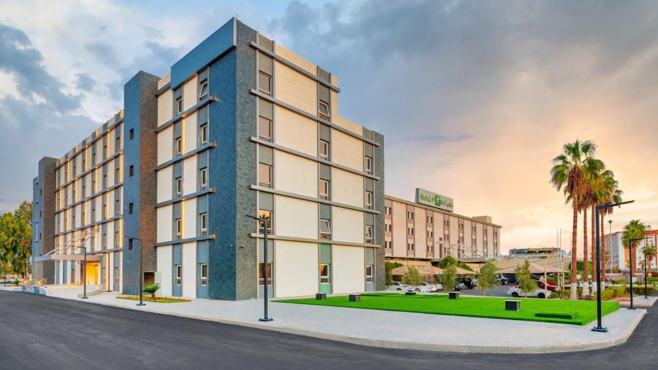 Holiday Inn Tabuk By Ihg Exterior photo