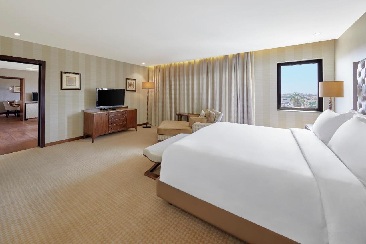 Holiday Inn Tabuk By Ihg Exterior photo