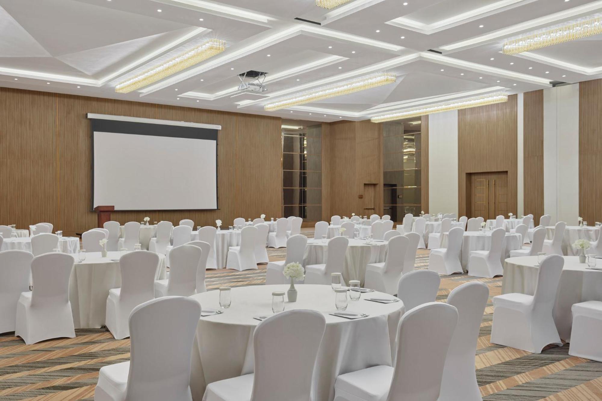 Holiday Inn Tabuk By Ihg Exterior photo